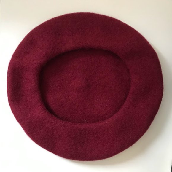 Red beret - Picture 3 of 3